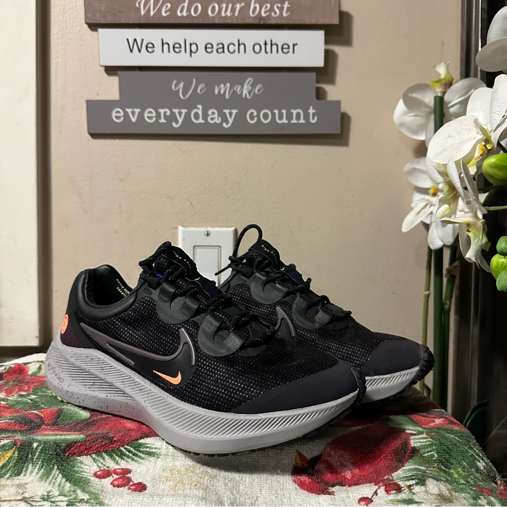 Nike Winflo 8 Shield Womens Running Shoes
